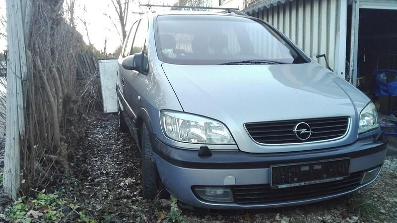 Silber Gebraucht 2001 Opel Zafira Selection Van / Kleinbus | 600 € (Superpreis) - Bild 1/4