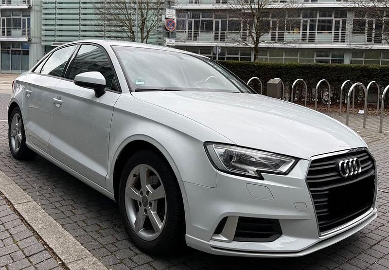 Gebraucht Audi A3 Sport 116 PS (85 kW) 2019 Weiß Limousine
