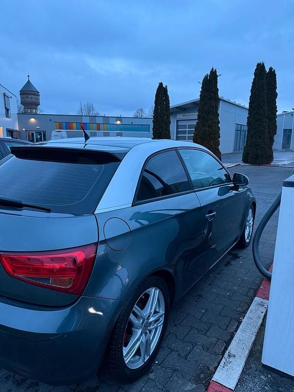 Gebraucht Audi A1 105 PS (77 kW) 2013 Grau Kleinwagen