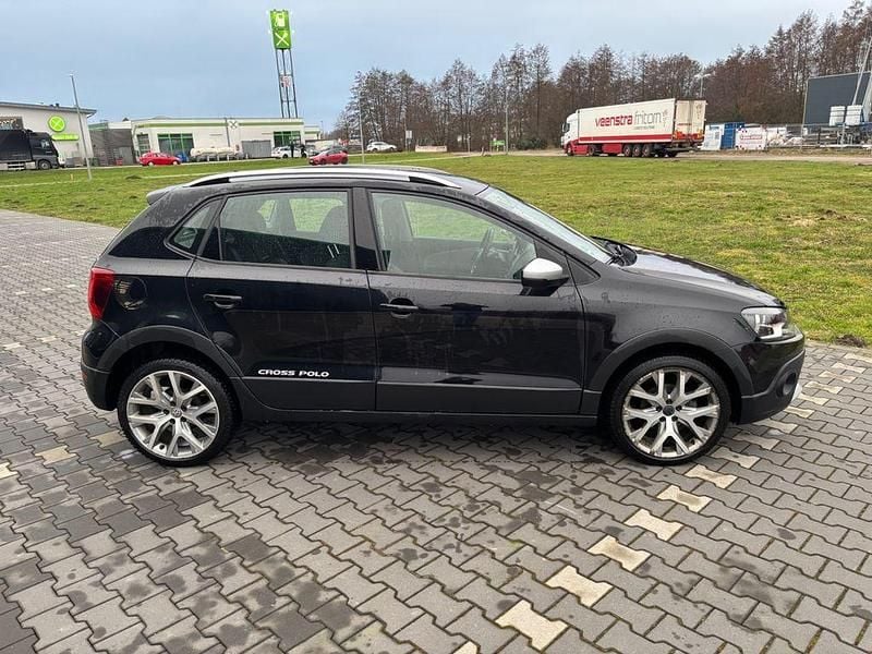 Gebraucht VW Polo Cross 90 PS (66 kW) 2015 Schwarz Kleinwagen