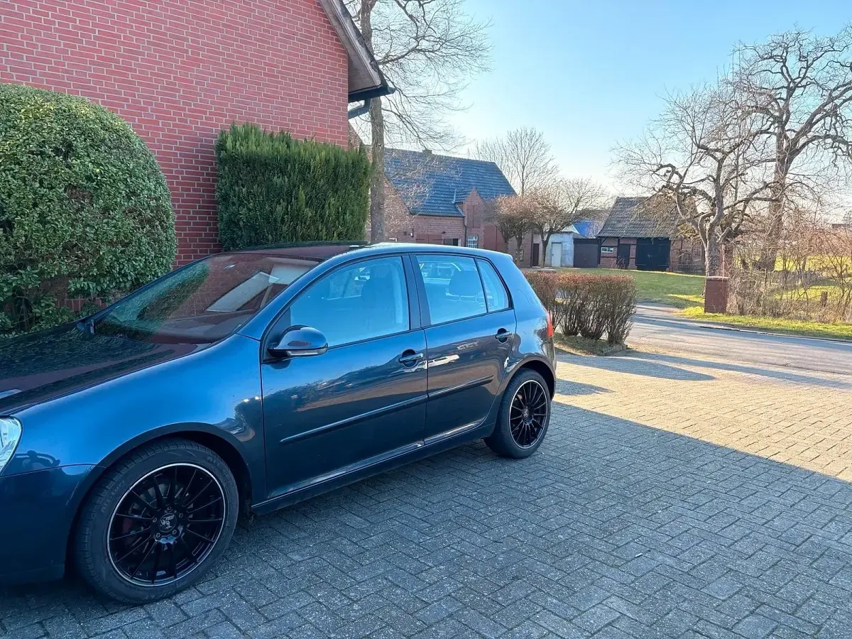 Gebraucht VW Golf V 102 PS (75 kW) 2005 Blau Kleinwagen