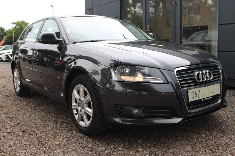 Grau Gebraucht 2009 Audi A3 Sportback Ambiente Limousine | 7.495 € (Fairer Preis) - Bild 1/4