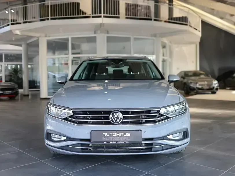 Second-hand VW Passat Business 200 CP (147 kW) 2023 Gri Break