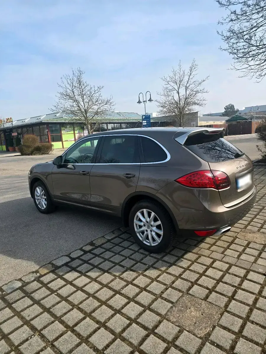 Gebraucht Porsche Cayenne 245 PS (180 kW) 2012 Braun SUV