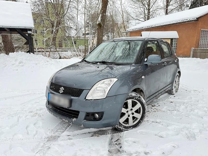 Grau Gebraucht 2009 Suzuki Swift Kleinwagen | 4.000 € (Teuer) - Bild 1/4