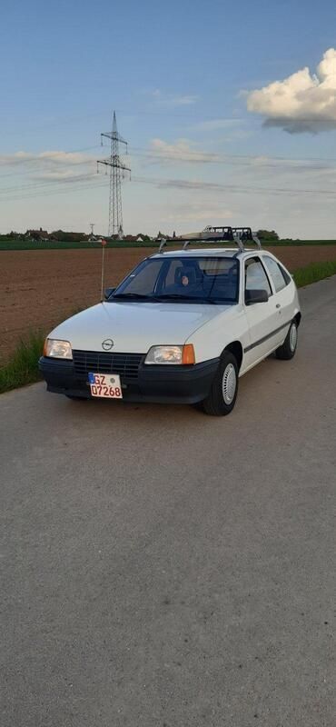 Weiß Gebraucht 1986 Opel Kadett Coupé | 3.299 € - Bild 1/4