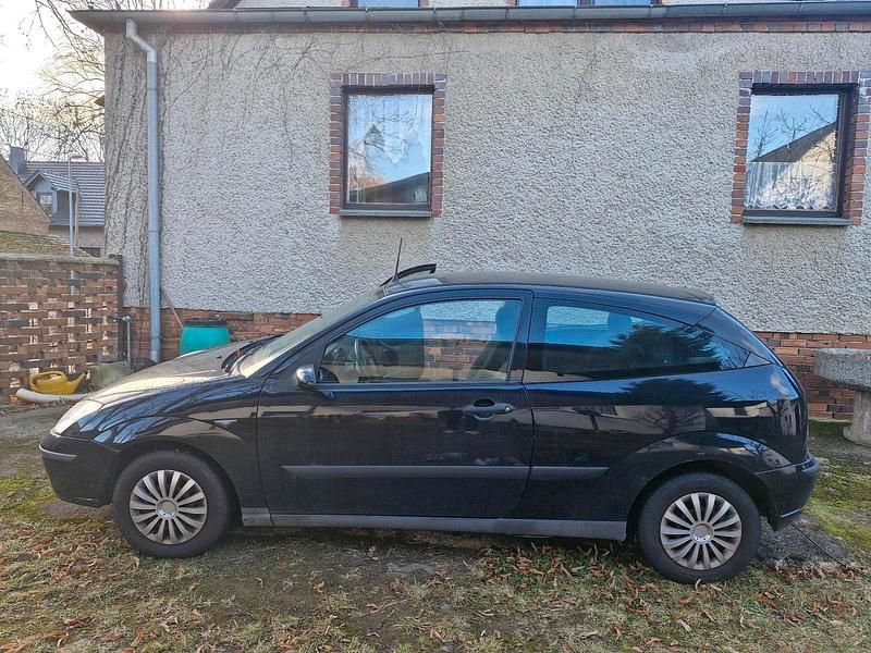 Second-hand Ford Focus 75 CP (55 kW) 2001 Negru Hatchback