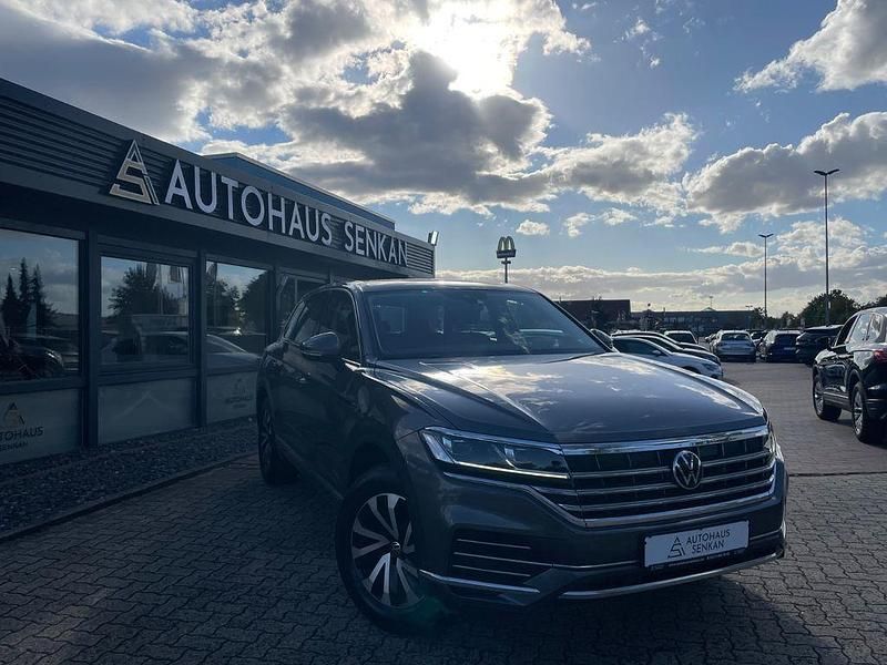 Siliziumgrau metallic Gebraucht 2021 VW Touareg Elegance SUV | 30.490 € (Superpreis) - Bild 1/4