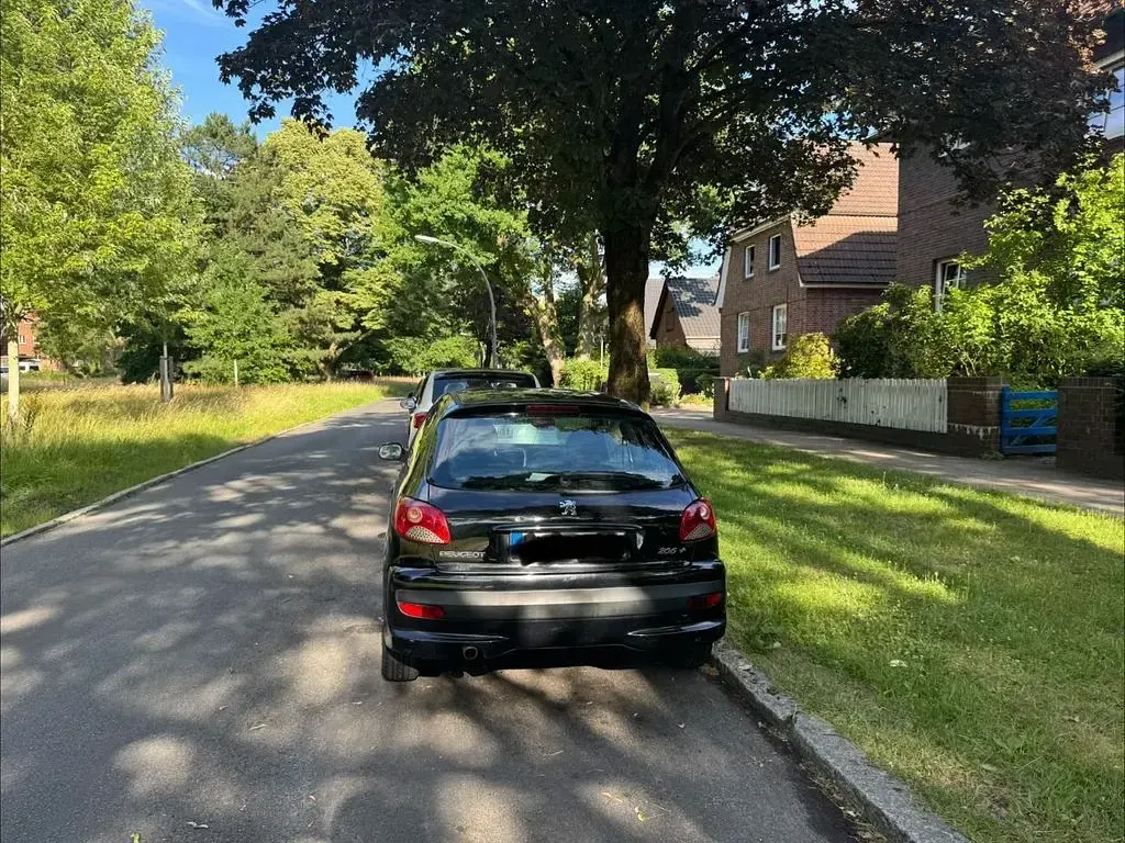 Gebraucht Peugeot 206+ 73 PS (53 kW) 2011 Schwarz Kleinwagen
