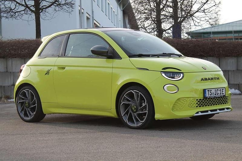 Acid green Gebraucht 2023 Abarth 500e Scorpionissima Kleinwagen | 29.990 € (Fairer Preis) - Bild 1/4