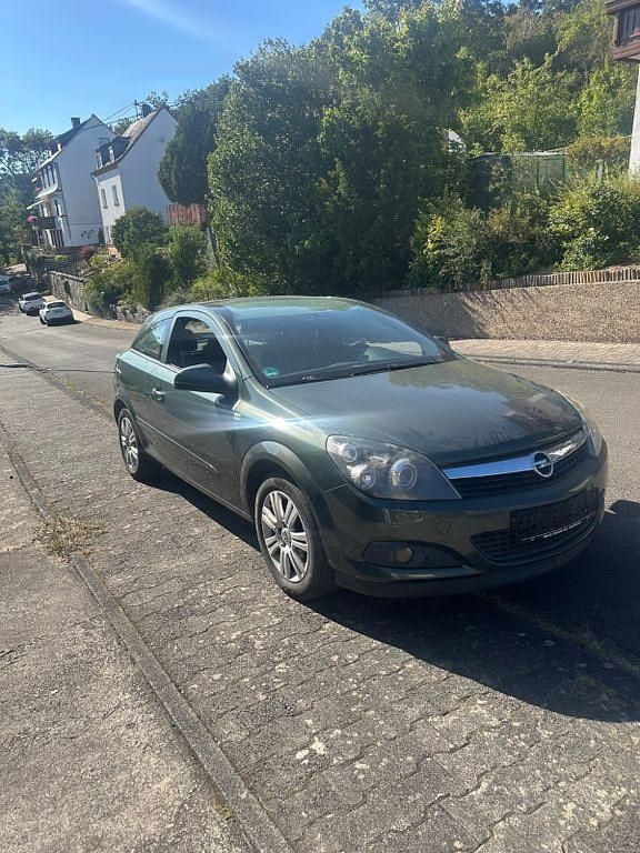 Grün Gebraucht 2009 Opel Astra GTC Coupé | 1.580 € (Superpreis) - Bild 1/4