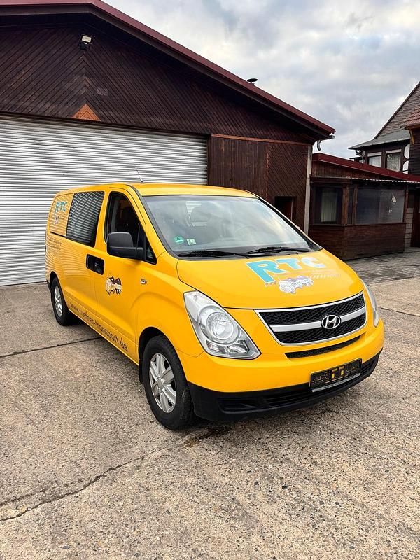 Gebraucht Hyundai H-1 170 PS (125 kW) 2010 Gelb Van / Kleinbus