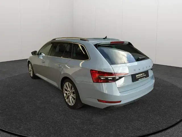 Gebraucht Skoda Superb Style 200 PS (147 kW) 2023 Grau Kombi