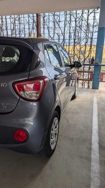 Gebraucht Hyundai i10 63 PS (46 kW) 2019 Grau Kleinwagen