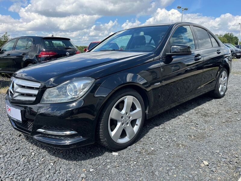 Obsidianschwarz metalliclack Gebraucht 2011 Mercedes C200 Limousine | 10.850 € (Fairer Preis) - Bild 1/4