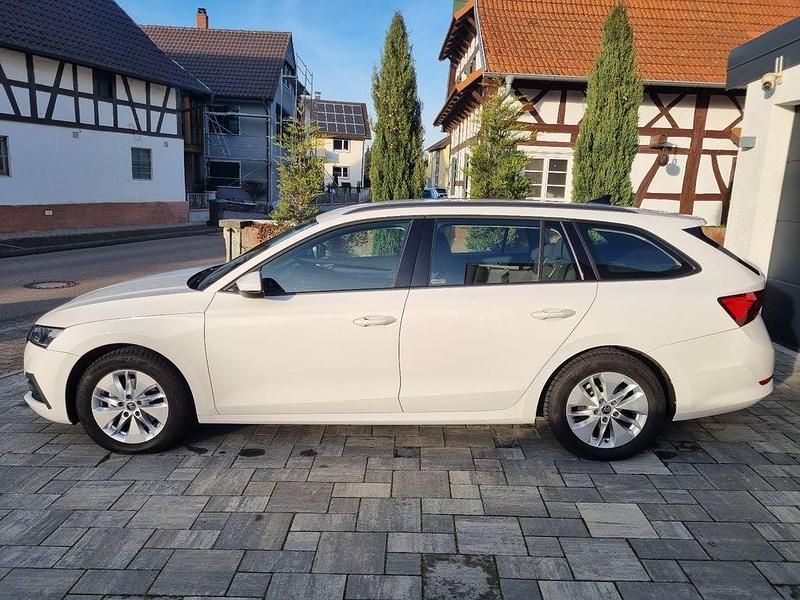 Gebraucht Skoda Octavia Ambition 150 PS (110 kW) 2022 Weiß Kombi