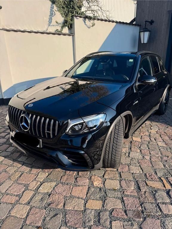 Schwarz/baltic black Gebraucht 2018 Mercedes GLC63 AMG AMG SUV | 55.000 € (Fairer Preis) - Bild 1/4