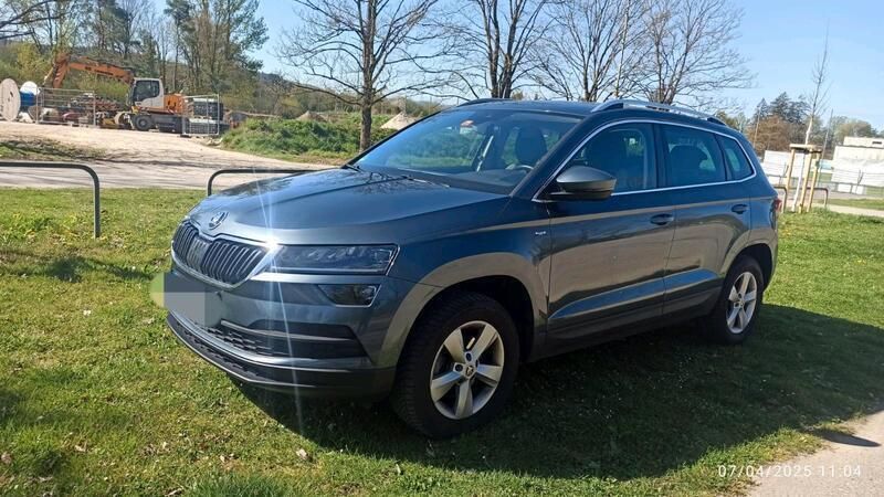 Grau Gebraucht 2020 Skoda Karoq SUV | 24.000 € (Etwas zu teuer) - Bild 1/4