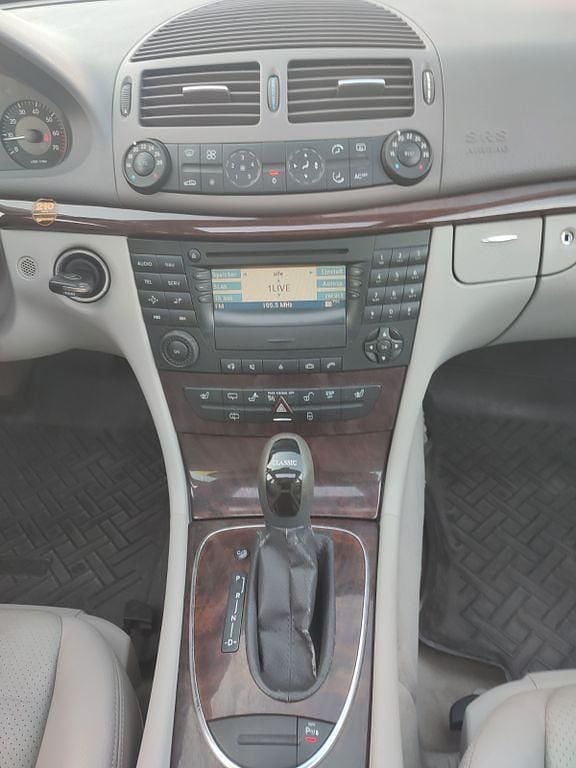 Second-hand Mercedes E200 163 CP (119 kW) 2003 Bej Berlinǎ