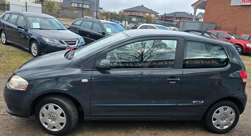 Gebraucht VW Fox Style 60 PS (44 kW) 2011 Grau Kleinwagen