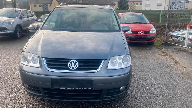 Grün Gebraucht 2006 VW Touran Van / Kleinbus | 2.200 € (Fairer Preis) - Bild 1/4