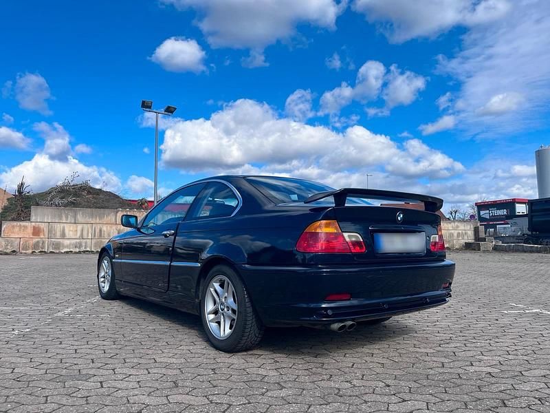 Gebraucht BMW 320 Basis 150 PS (110 kW) 1999 Blau Coupé
