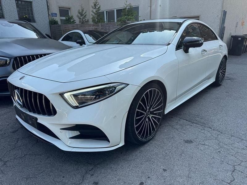 Weiß Gebraucht 2019 Mercedes CLS300 AMG Limousine | 31.900 € (Fairer Preis) - Bild 1/4