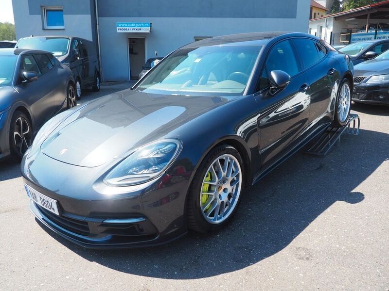 Grau Gebraucht 2017 Porsche Panamera 4 Executive Limousine | 48.400 € (Teuer) - Bild 1/4