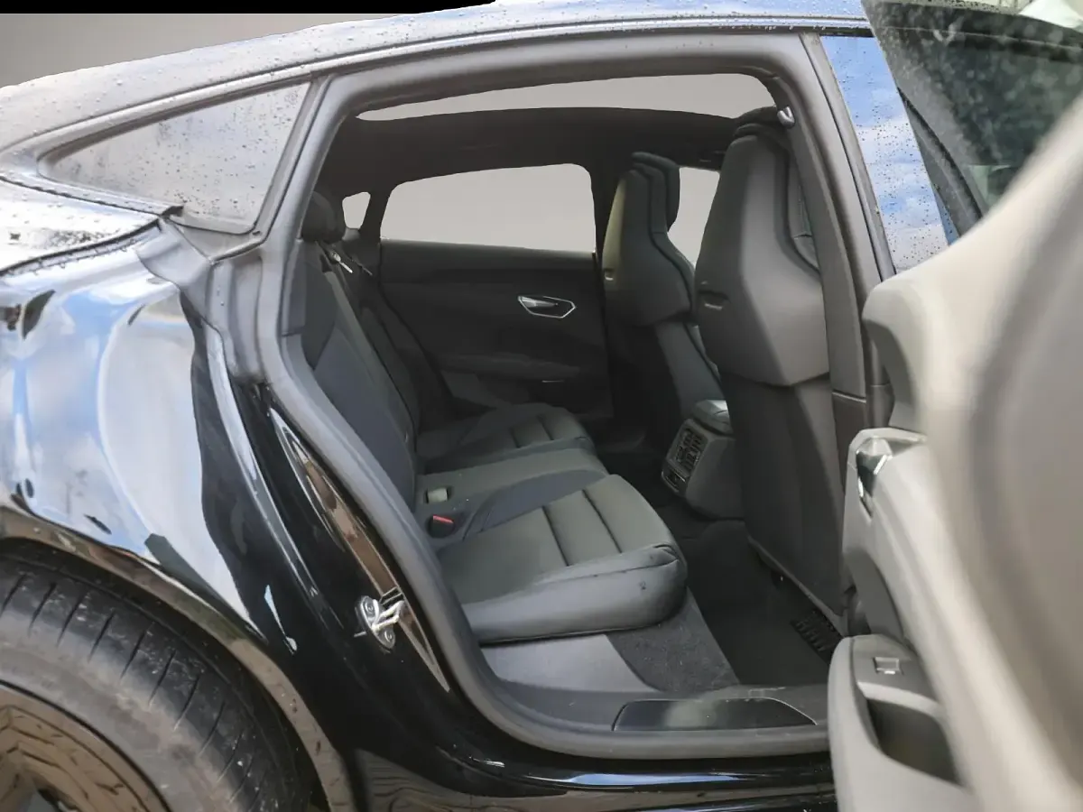 Gebraucht Audi e-tron Sport 350 kW (476 PS) 2024 Manufacturer SUV
