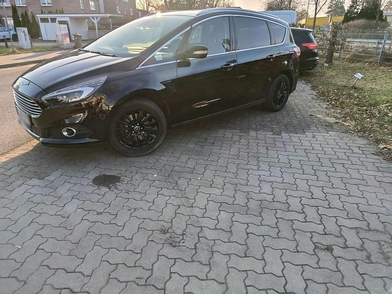 Gebraucht Ford S-MAX S 180 PS (132 kW) 2016 Schwarz Van / Kleinbus