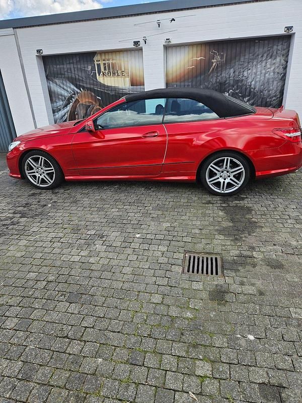Grau Gebraucht 2011 Mercedes E200 Cabrio | 16.000 € - Bild 1/4