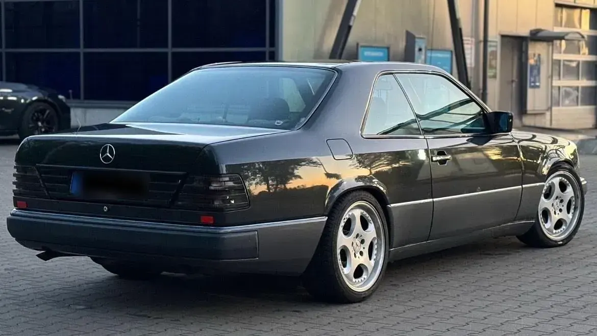 Gebraucht Mercedes 220 132 PS (97 kW) 1993 Schwarz Coupé