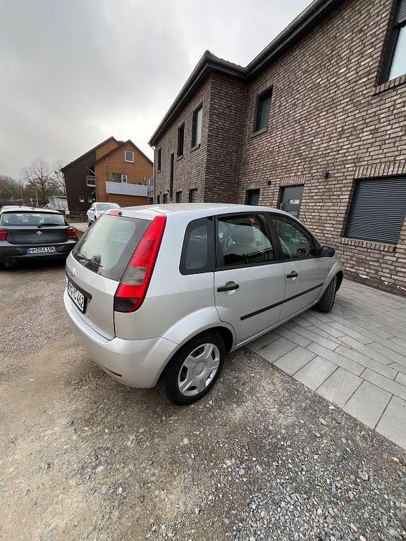 Gebraucht Ford Fiesta 69 PS (50 kW) 2004 Grau Kleinwagen