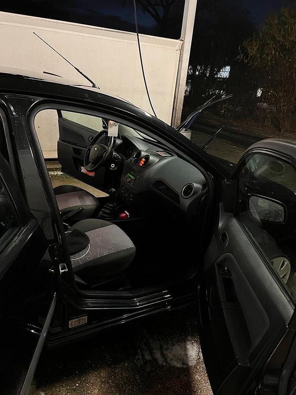 Gebraucht Ford Fiesta 70 PS (51 kW) 2007 Schwarz Kleinwagen
