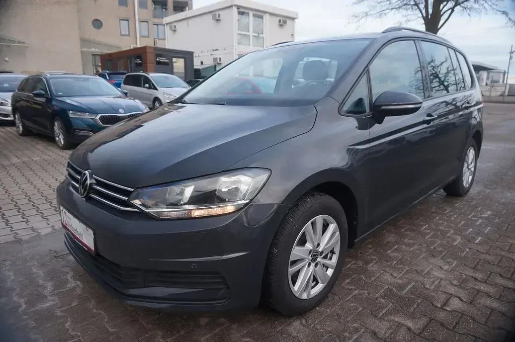 Gebraucht VW Touran Comfortline 150 PS (110 kW) 2022 Grau Van / Kleinbus