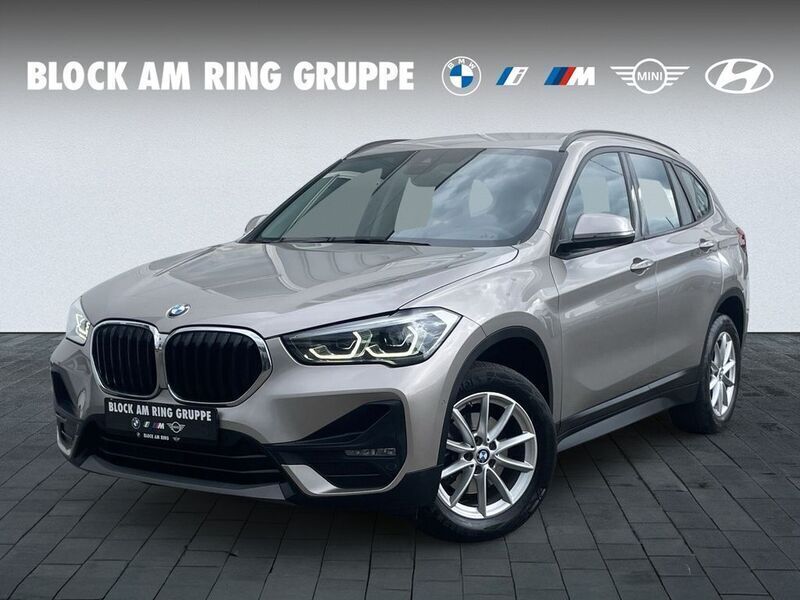 Kaschmirsilber metallic Gebraucht 2022 BMW X1 Sport Line SUV | 23.790 € (Guter Preis) - Bild 1/4