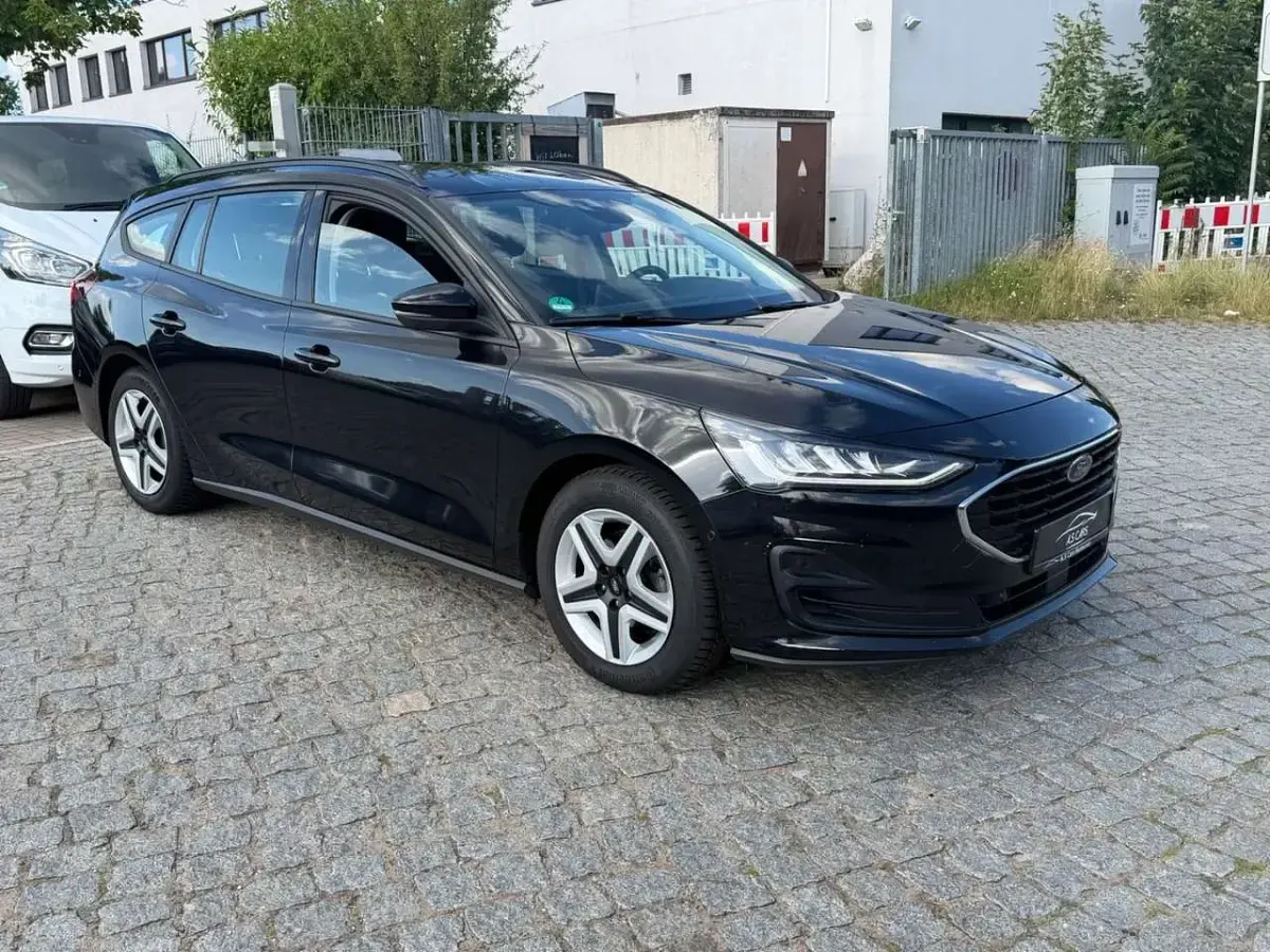 Gebraucht Ford Focus Cool & Connect 120 PS (88 kW) 2023 Agate black Kombi