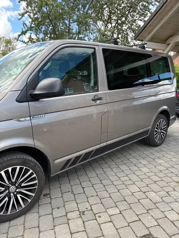 Gebraucht VW Multivan 102 PS (75 kW) 2017 Beige Van / Kleinbus