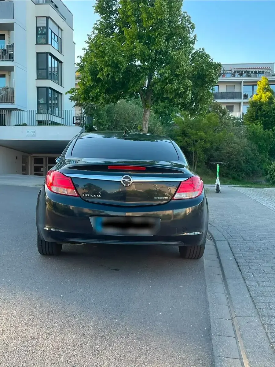 Gebraucht Opel Insignia 131 PS (96 kW) 2010 Schwarz Limousine