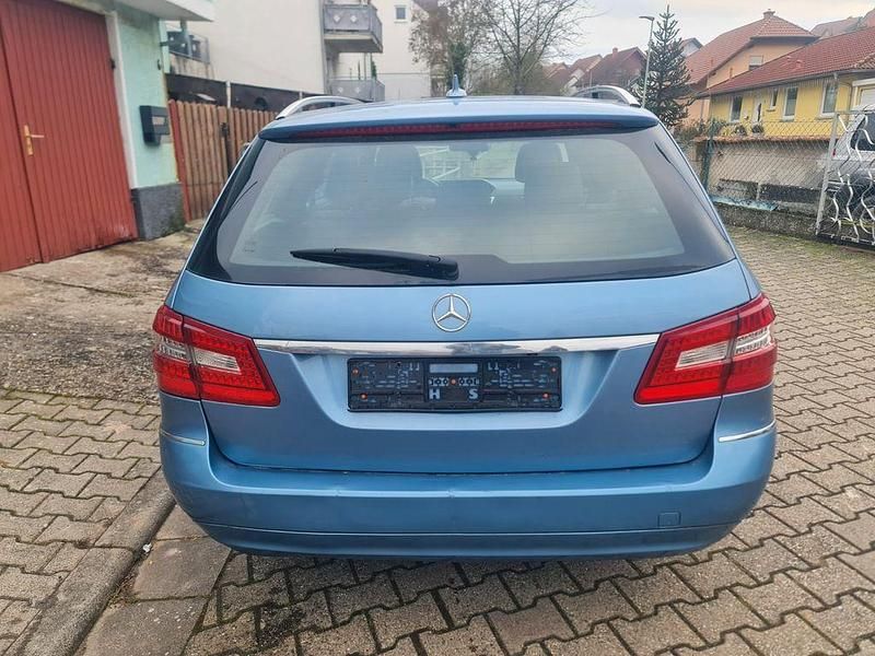 Gebraucht Mercedes E250 205 PS (150 kW) 2009 Blau Kombi