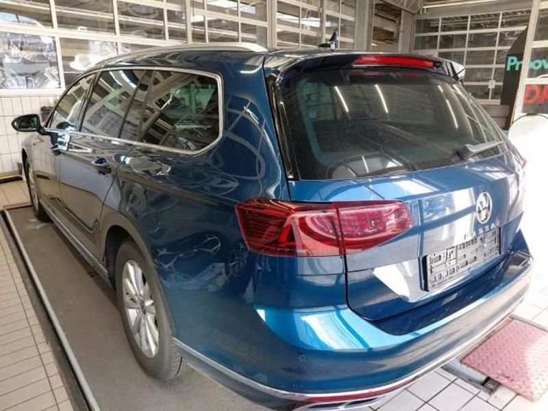 Gebraucht VW Passat Elegance 200 PS (147 kW) 2024 Blau Kombi