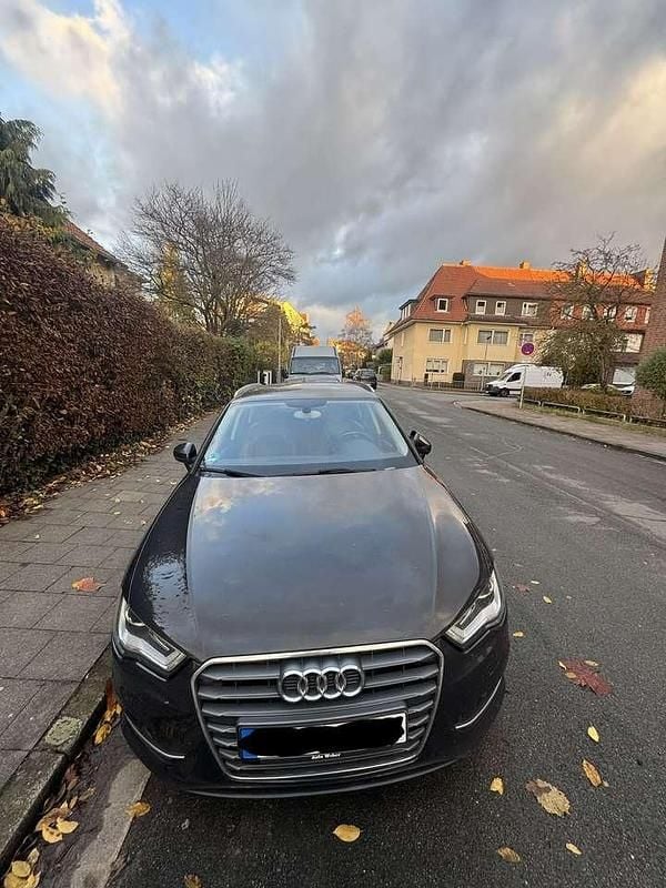 Blau Gebraucht 2014 Audi A3 Ambiente Limousine | 9.000 € (Guter Preis) - Bild 1/4