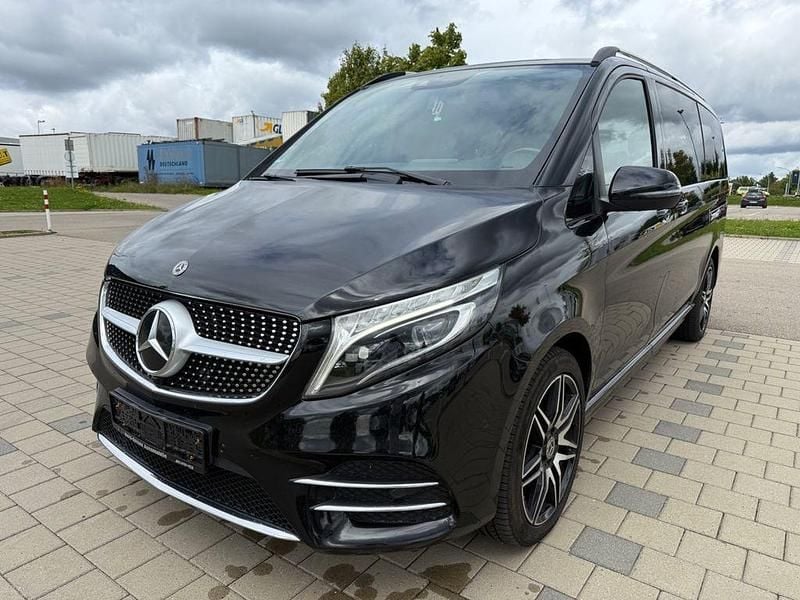 Obsidianschwarz Gebraucht 2020 Mercedes V300 AMG line Van / Kleinbus | 43.500 € (Guter Preis) - Bild 1/4