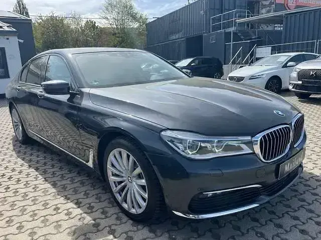 Gebraucht BMW 740 Shadowline 320 PS (235 kW) 2019 Sophistograu brillanteffekt Limousine