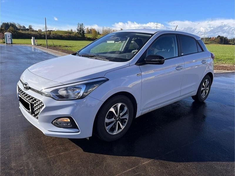 Blau Gebraucht 2020 Hyundai i20 Advantage Kleinwagen | 13.800 € (Fairer Preis) - Bild 1/4