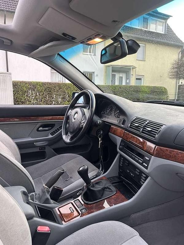 Second-hand BMW 520 150 CP (110 kW) 1997 Argintiu Berlinǎ