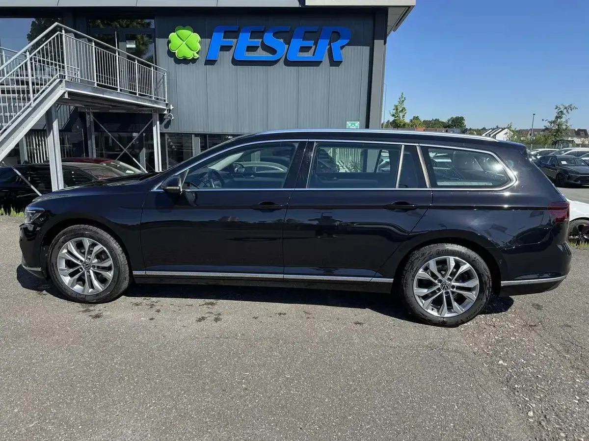 Gebraucht VW Passat Elegance 150 PS (110 kW) 2023 Deep black perleffekt Kombi