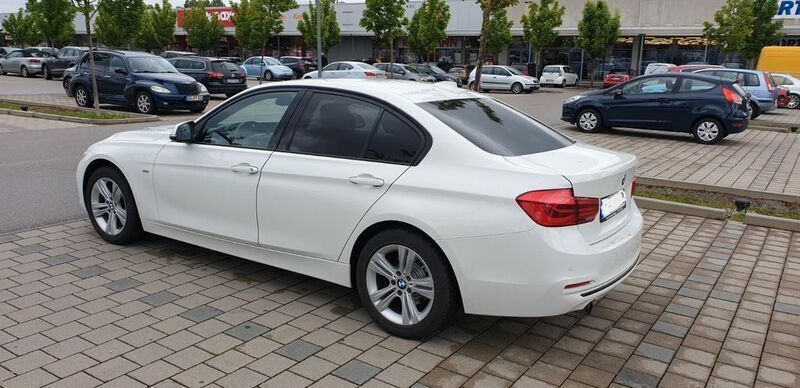 Weiß Gebraucht 2016 BMW 318 Sport Line Limousine | 10.000 € (Guter Preis) - Bild 1/4
