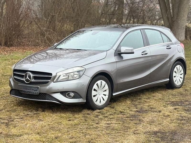 Gebraucht Mercedes A180 122 PS (89 kW) 2012 Grau Limousine