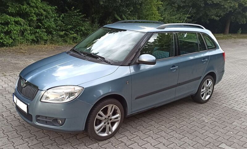 Silber Gebraucht 2010 Skoda Fabia Ambiente Kombi | 1.999 € (Guter Preis) - Bild 1/4